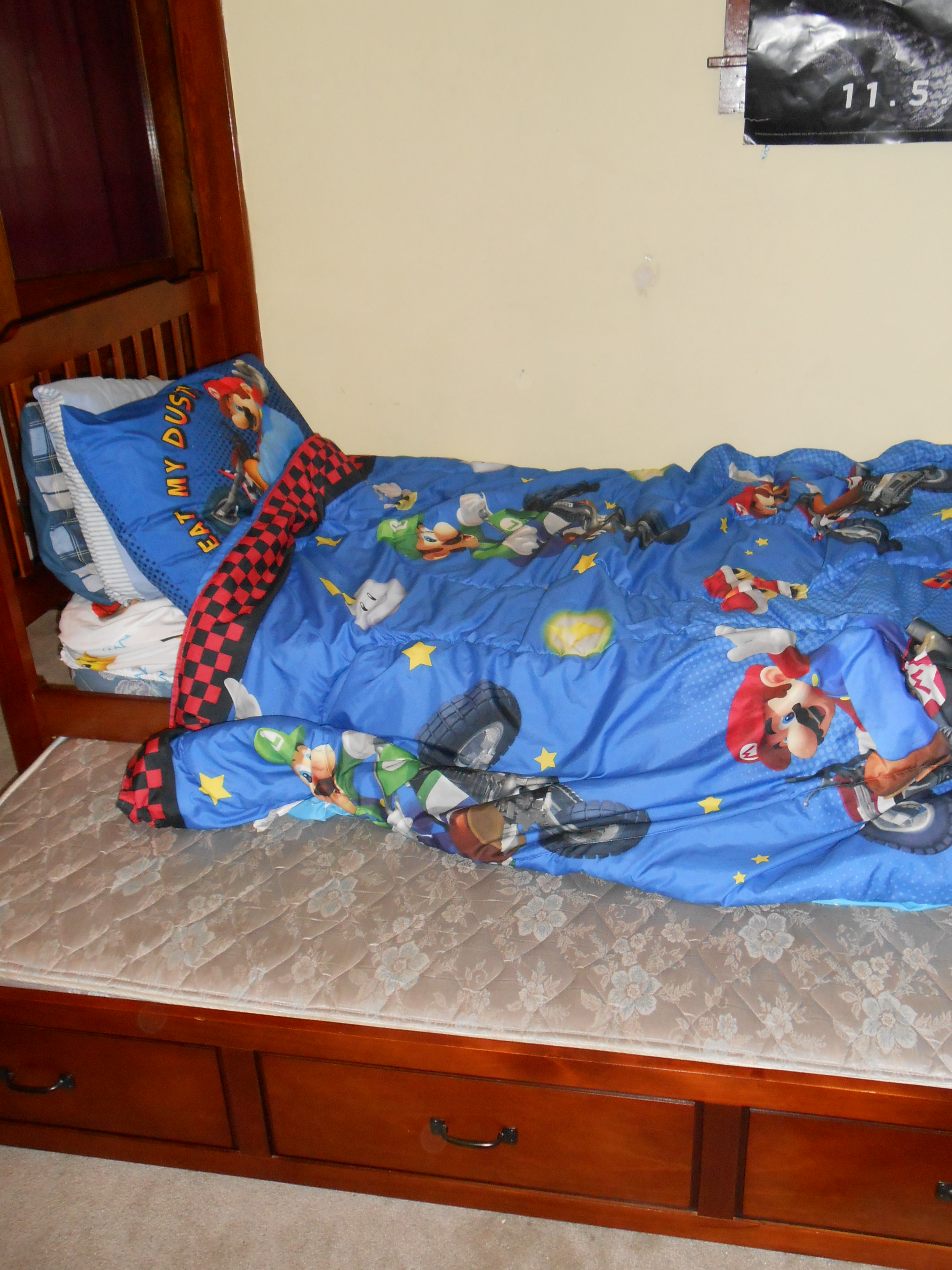 picture of twin trendle bed